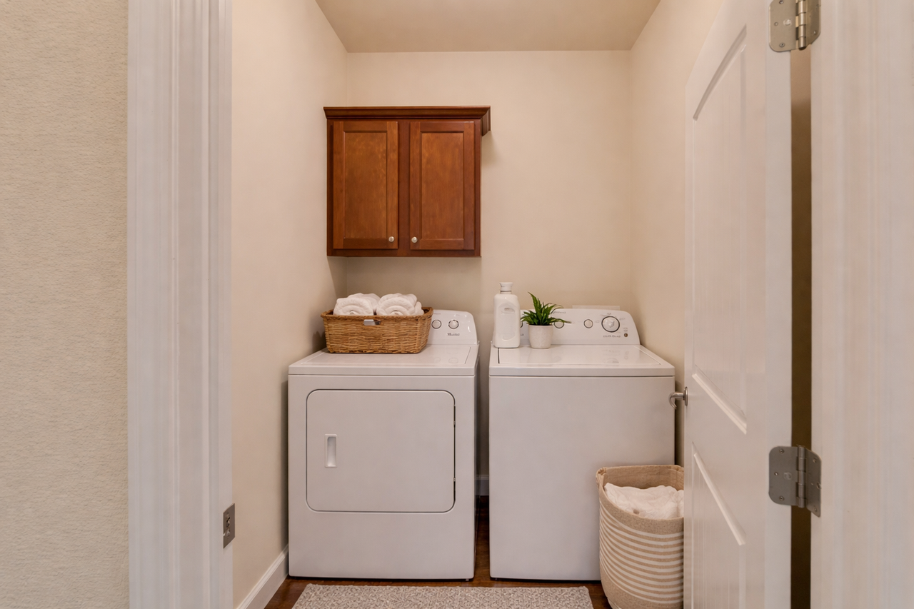 Upscale 3 bedroom Townhome in Prestigious Grande Mere - Photo 6 of 12