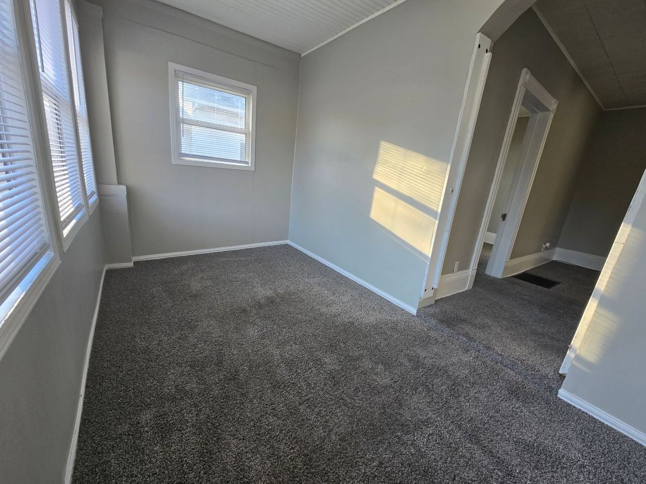 710 E Olive St - Photo 3 of 13