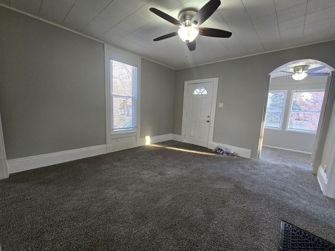 710 E Olive St - Photo 4 of 13