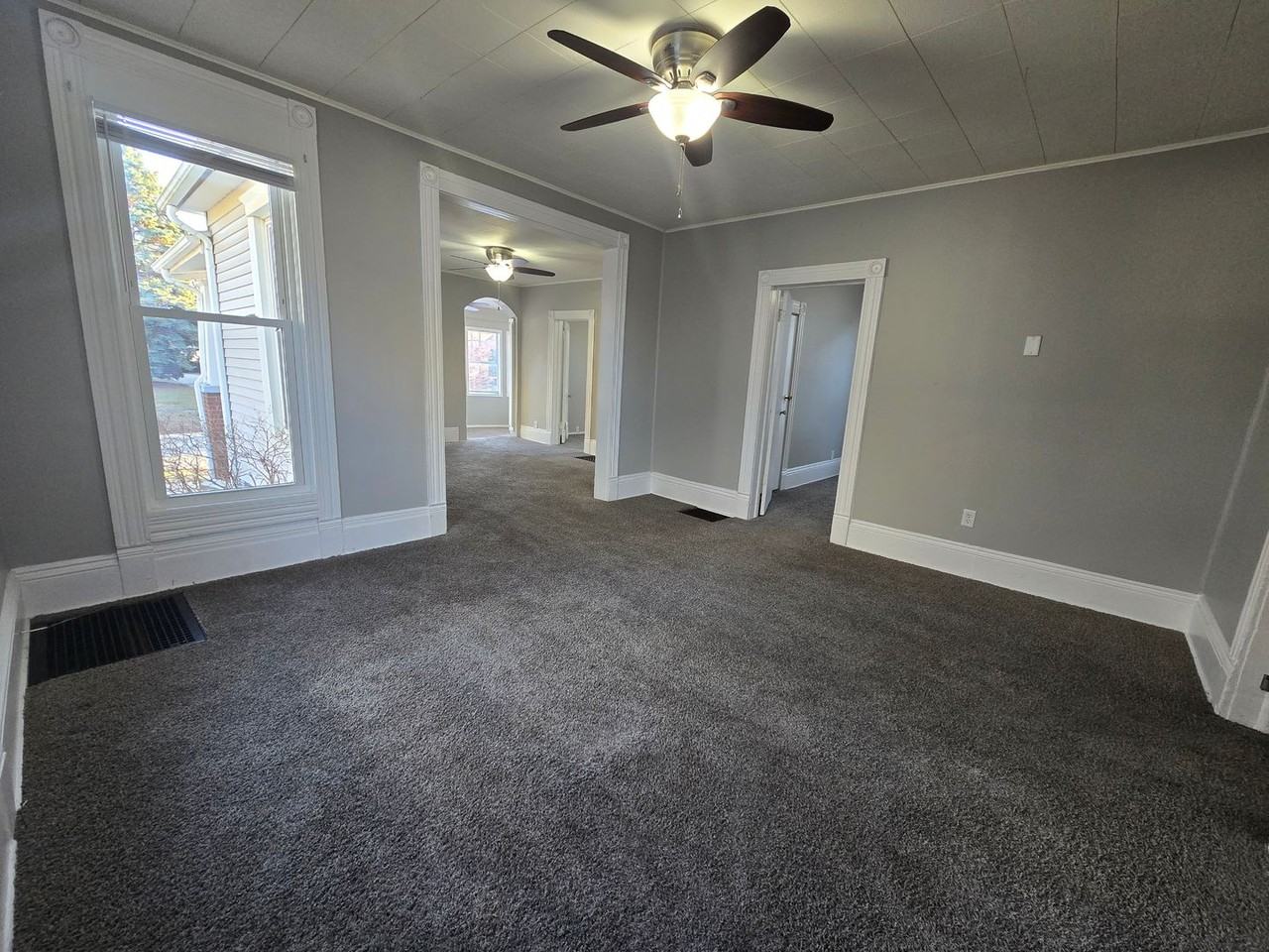 710 E Olive St - Photo 6 of 13