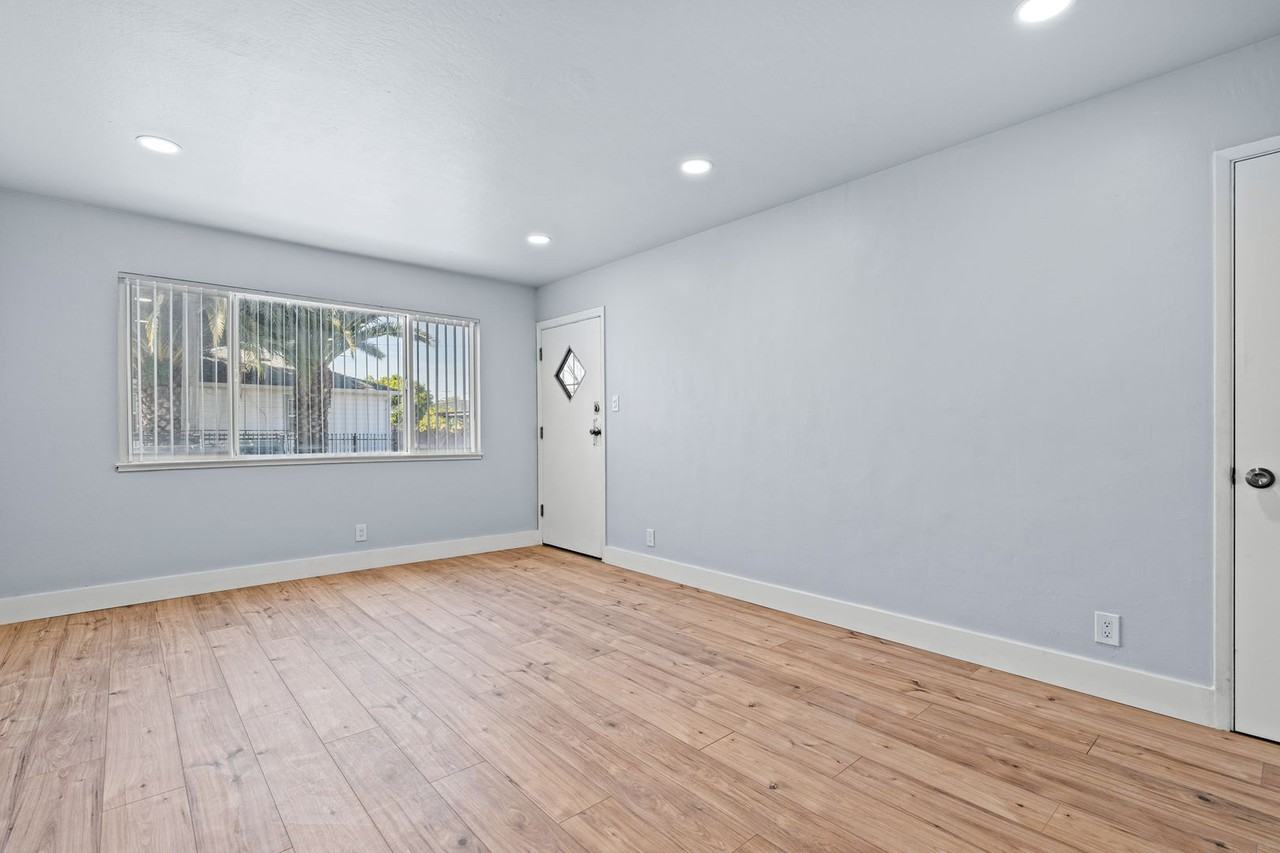 10324 Walnut St #B - Photo 2 of 26