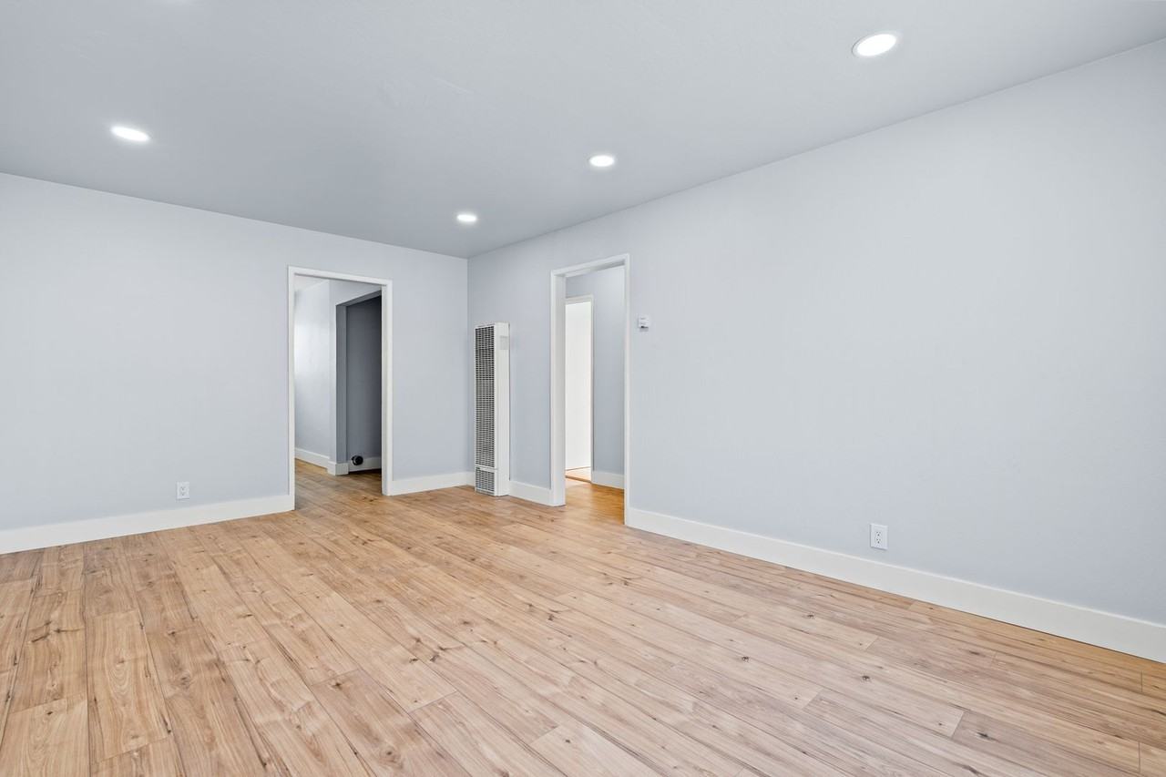10324 Walnut St #B - Photo 4 of 26