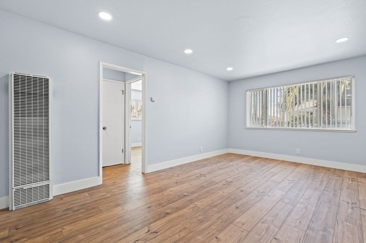 10324 Walnut St #B - Photo 5 of 26