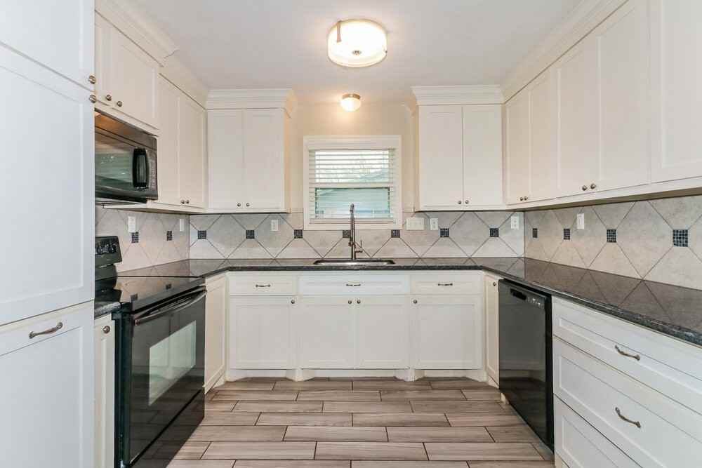 1140 Glenda St - Photo 7 of 16