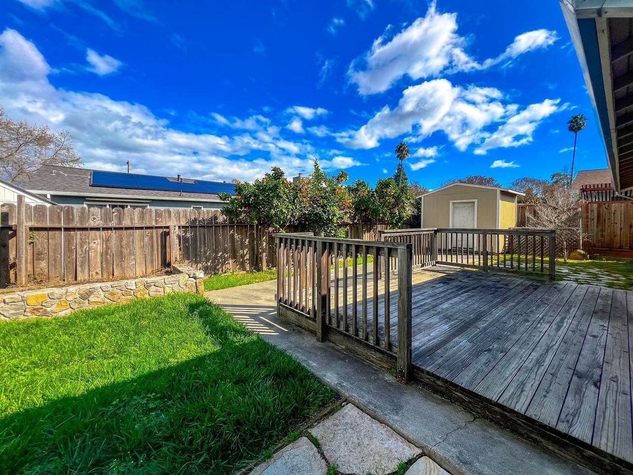 3306 Macleod St - Photo 3 of 4