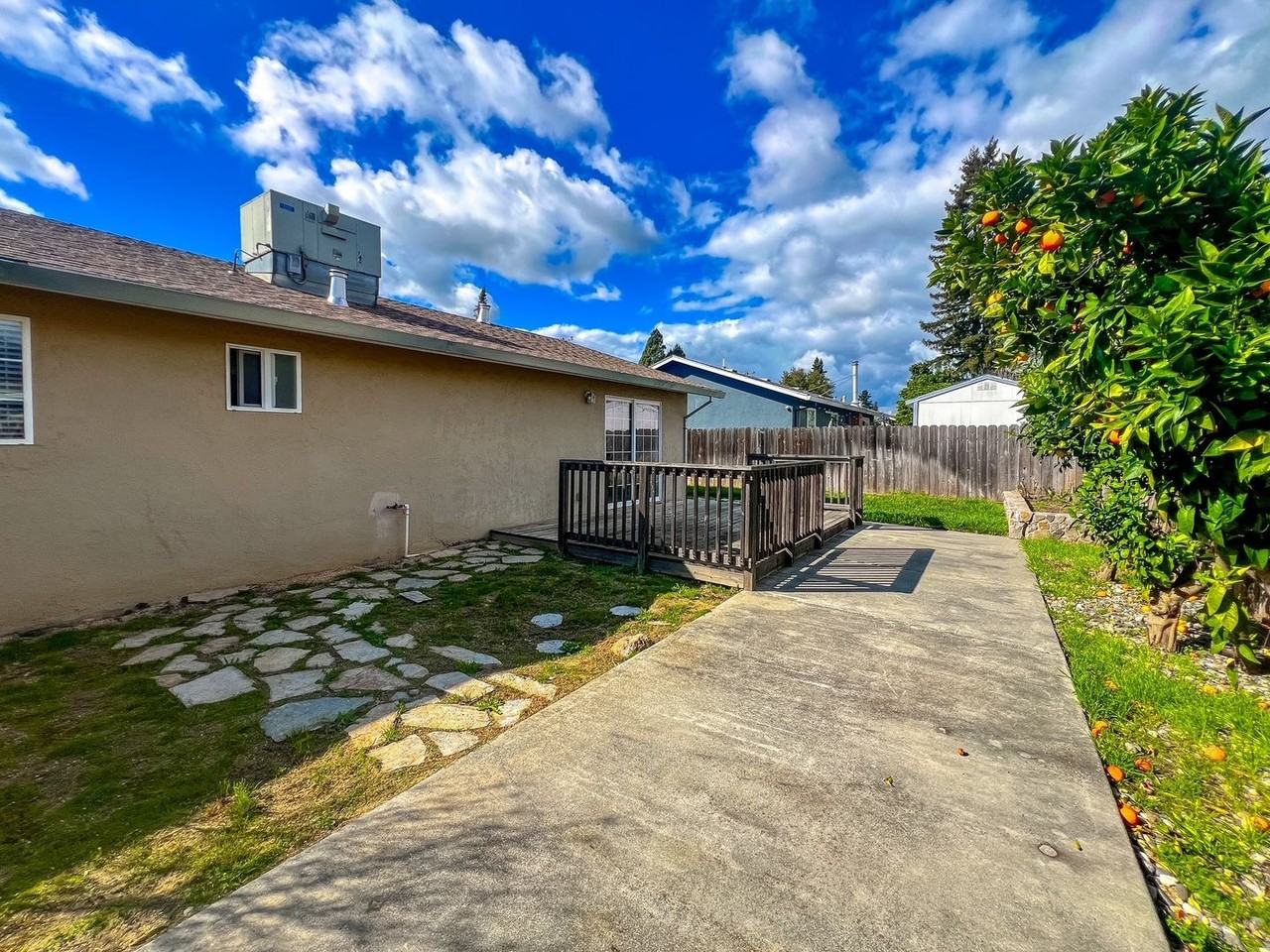 3306 Macleod St - Photo 4 of 4