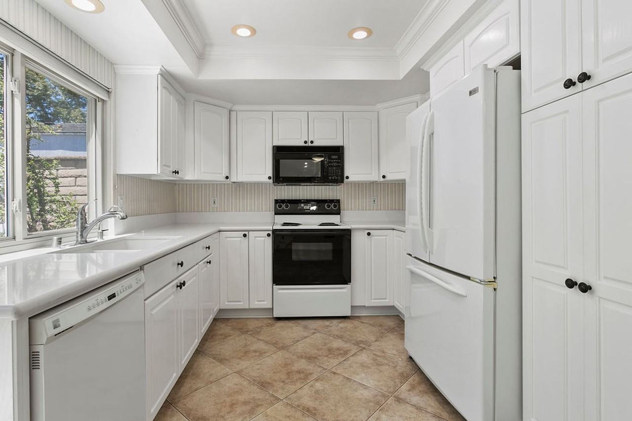 3712 S Sea Breeze - Photo 5 of 23