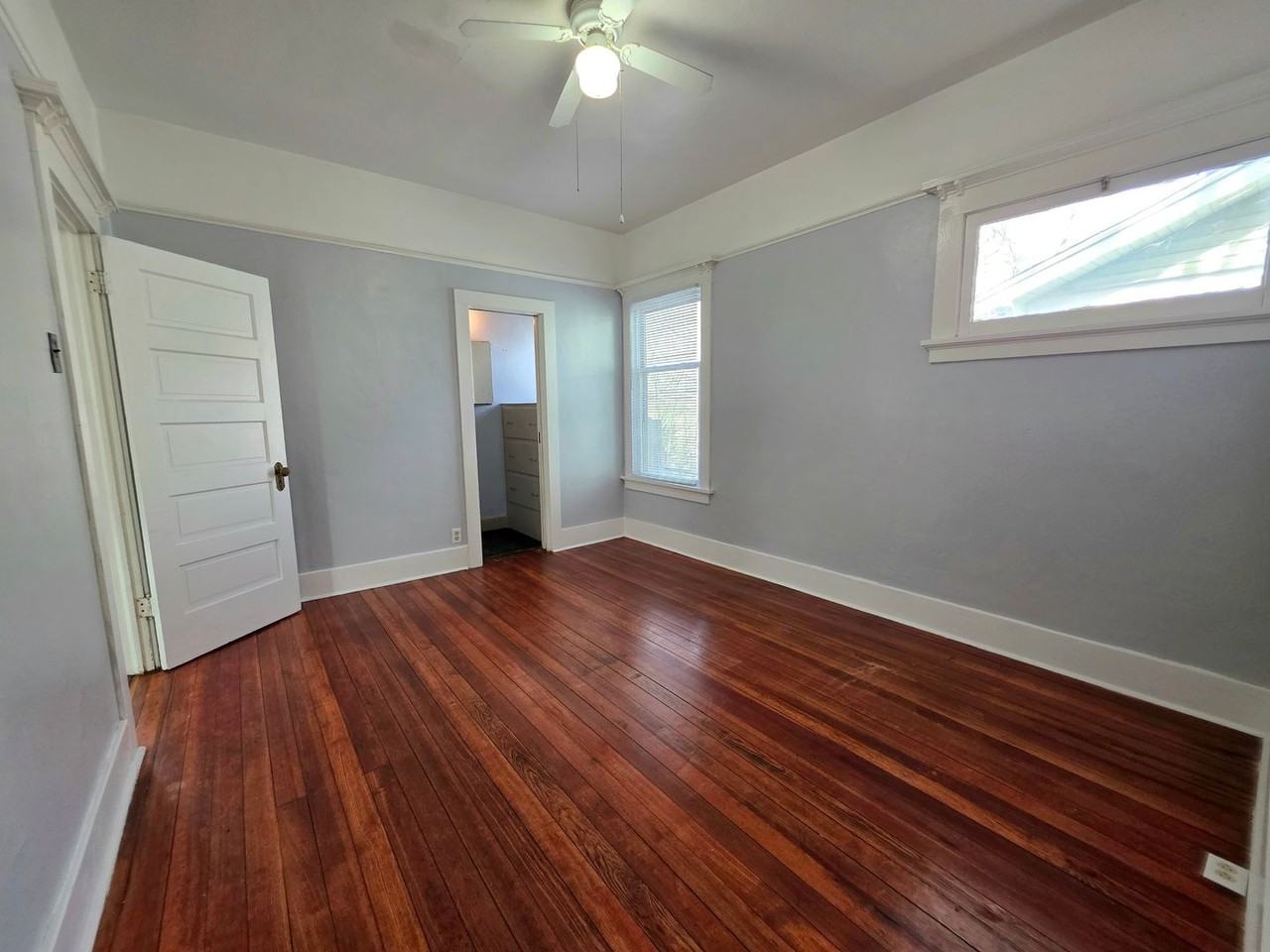 1033 Carteret Ave - Photo 4 of 15