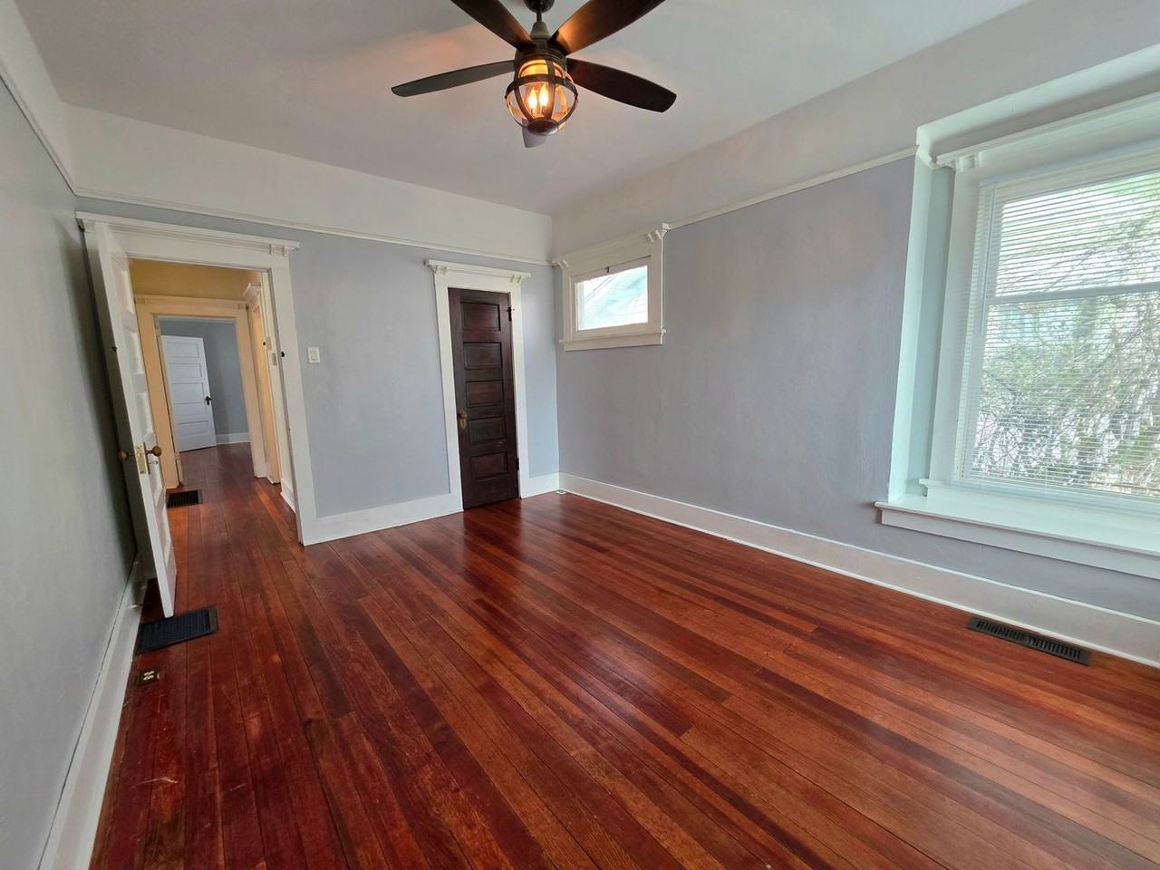 1033 Carteret Ave - Photo 5 of 15