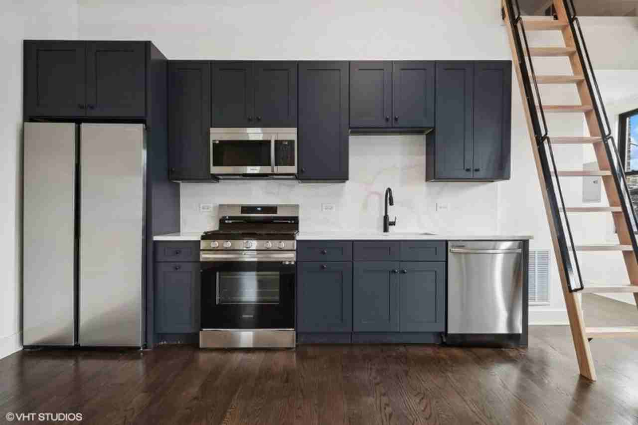 1114 W Grand Ave - Photo 5 of 10