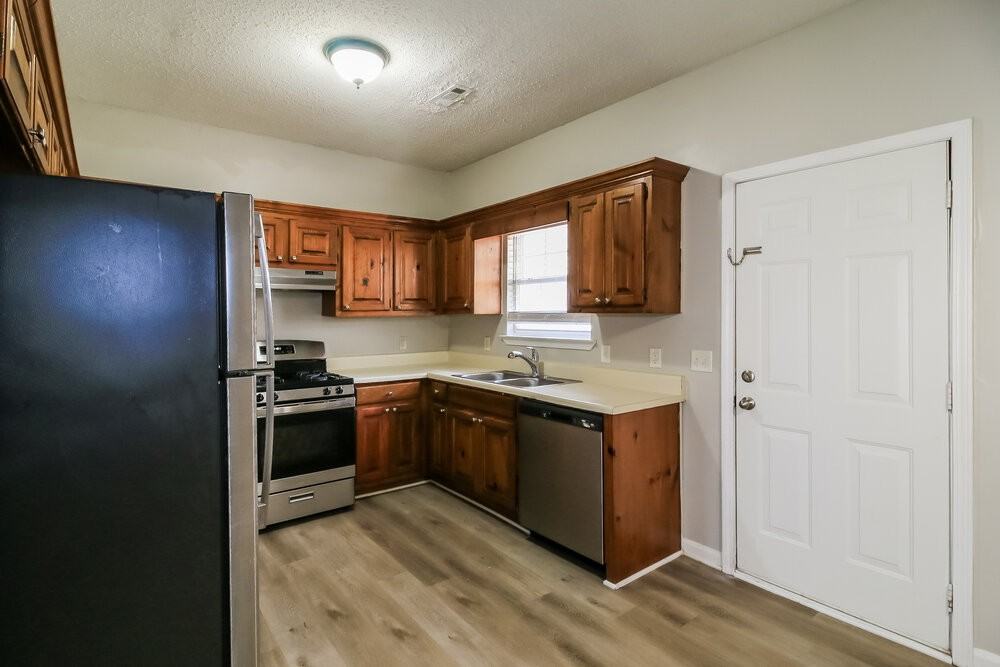 120 Mann Blvd - Photo 7 of 16