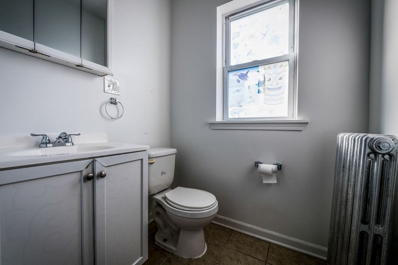 8141 S Kingston Ave Chicago, IL 60617 - Photo 2 of 30