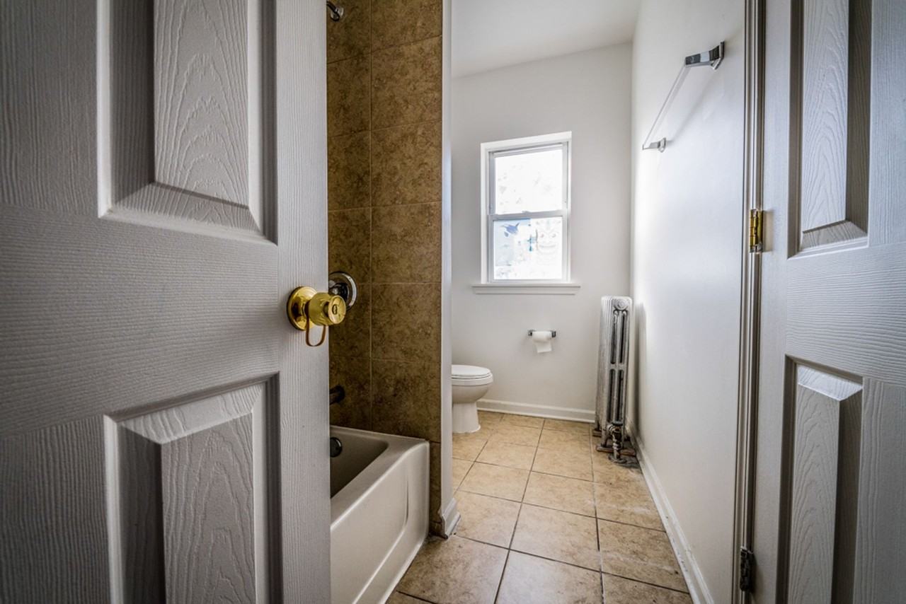 8141 S Kingston Ave Chicago, IL 60617 - Photo 3 of 30