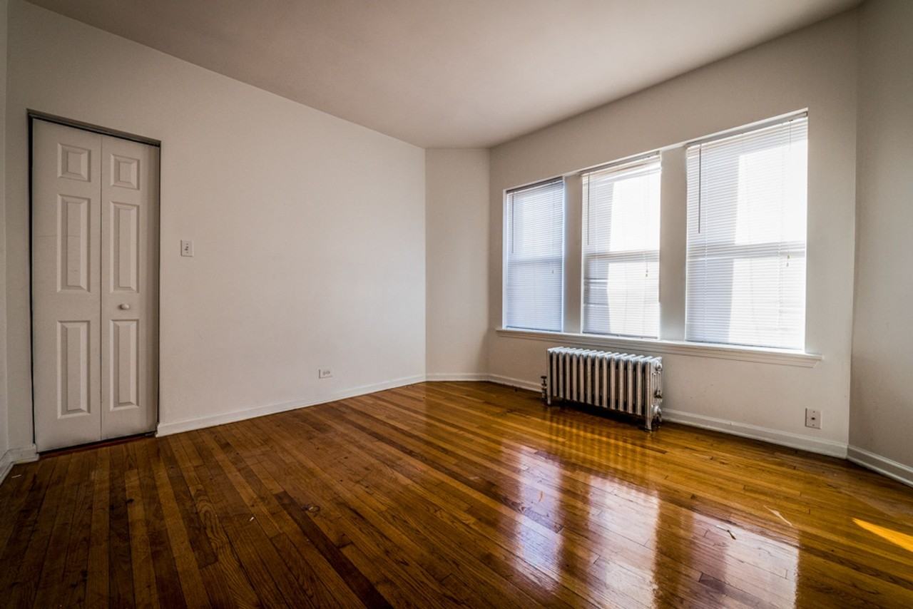 8141 S Kingston Ave Chicago, IL 60617 - Photo 6 of 30