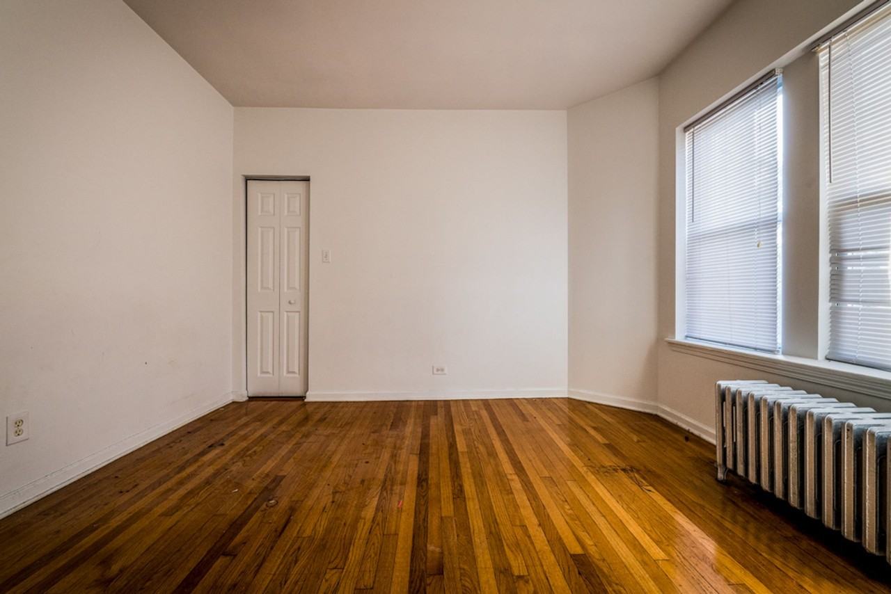 8141 S Kingston Ave Chicago, IL 60617 - Photo 7 of 30