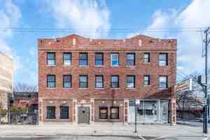 featured image of 5100 W Madison St