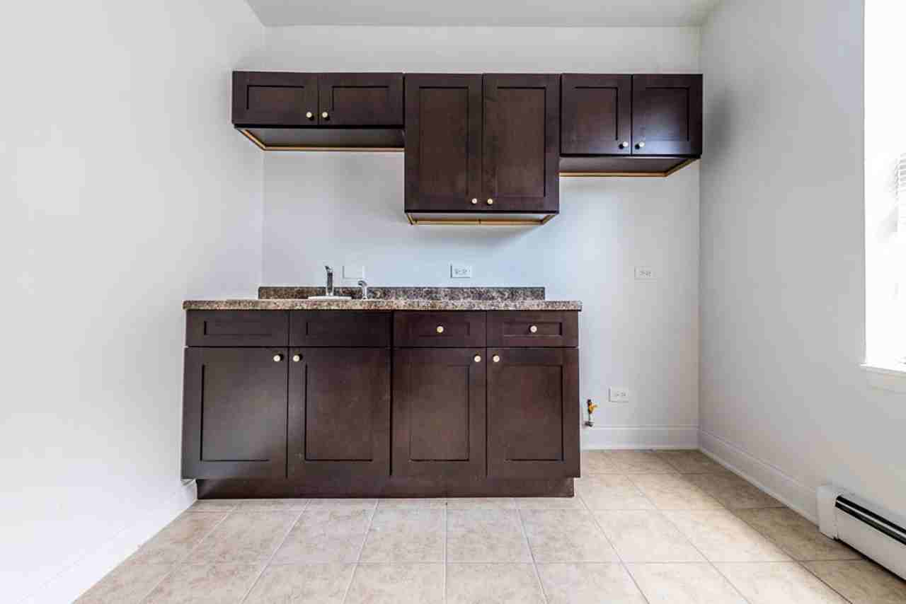 5100 W Madison - Photo 3 of 20