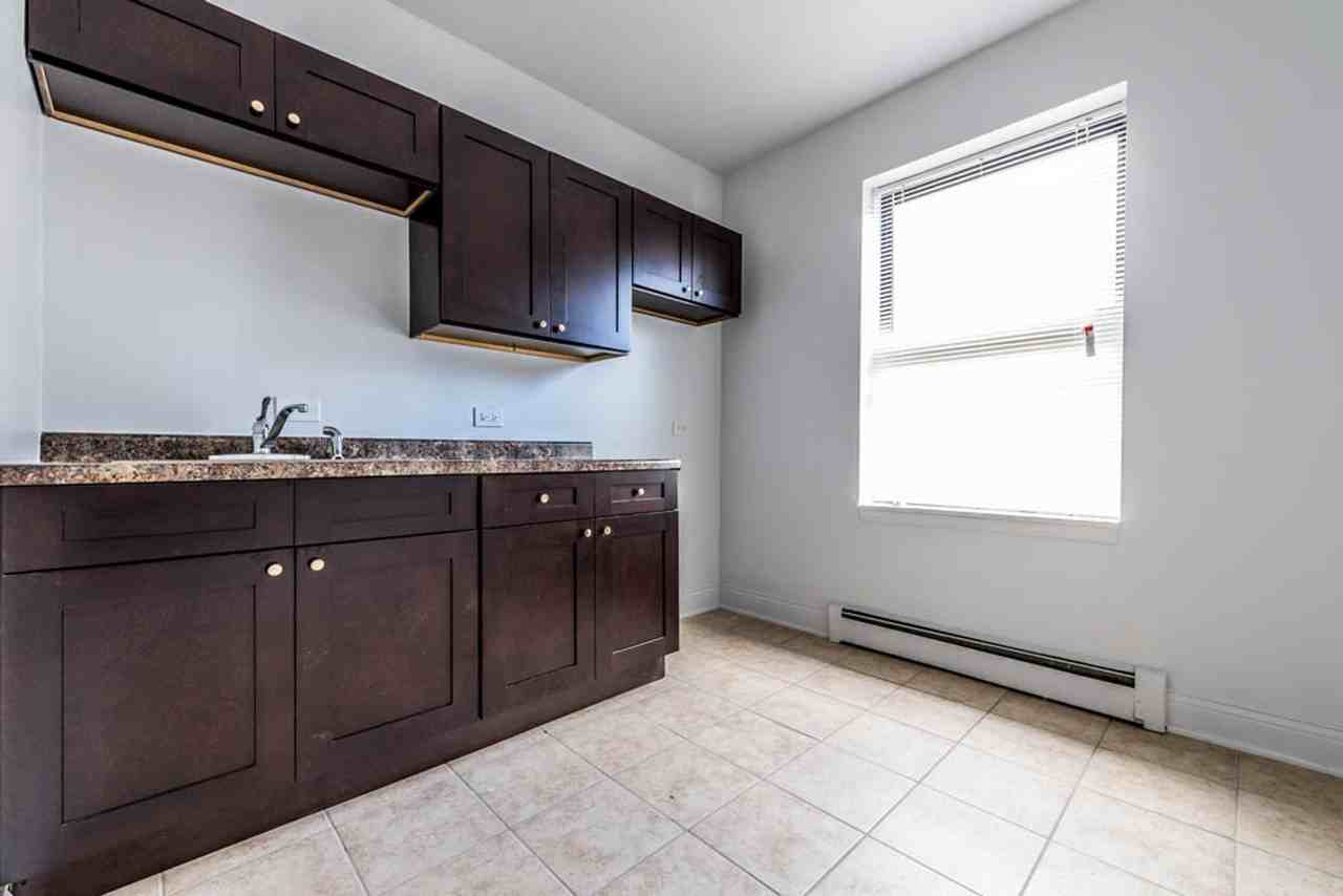 5100 W Madison - Photo 4 of 20