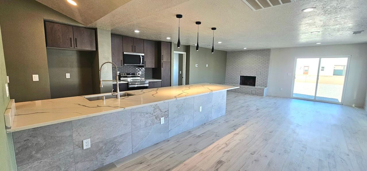 505 Los Arboles Ave Nw - Photo 4 of 36