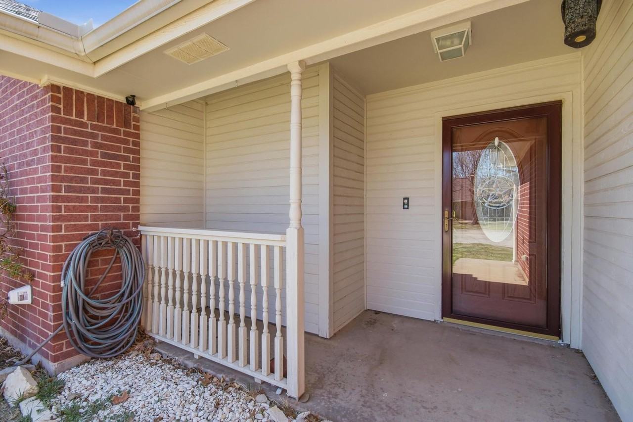 3842 Trinity Ln - Photo 3 of 31