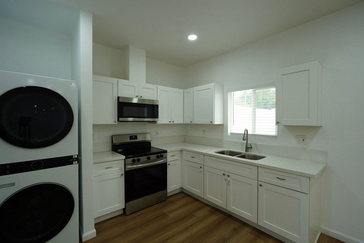 3627 Harding St - Photo 6 of 16