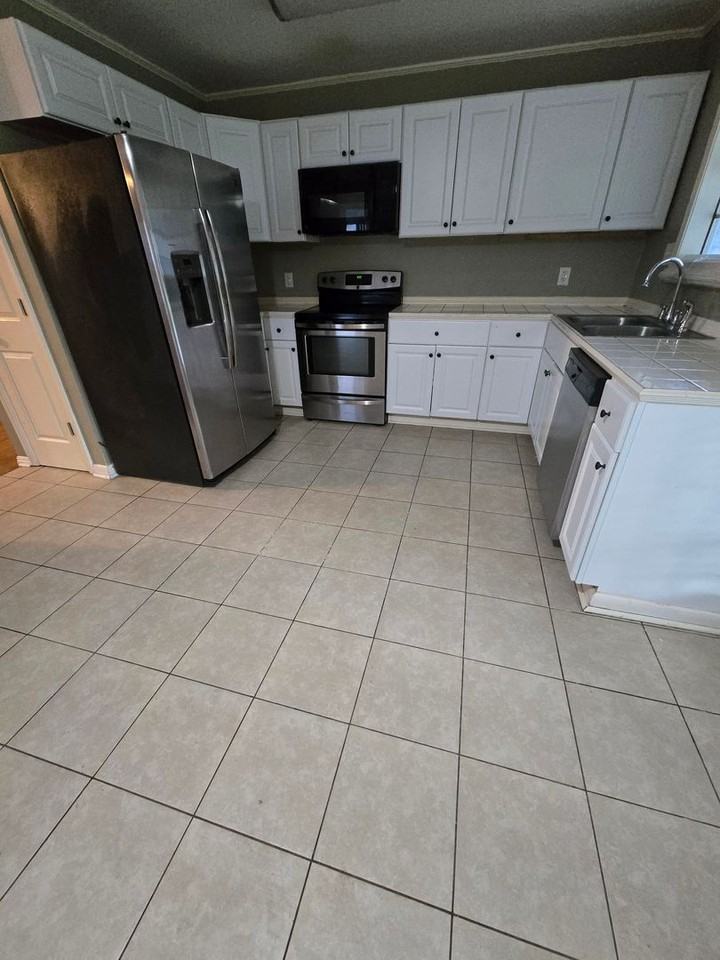 3229 Cloverland Dr - Photo 4 of 10