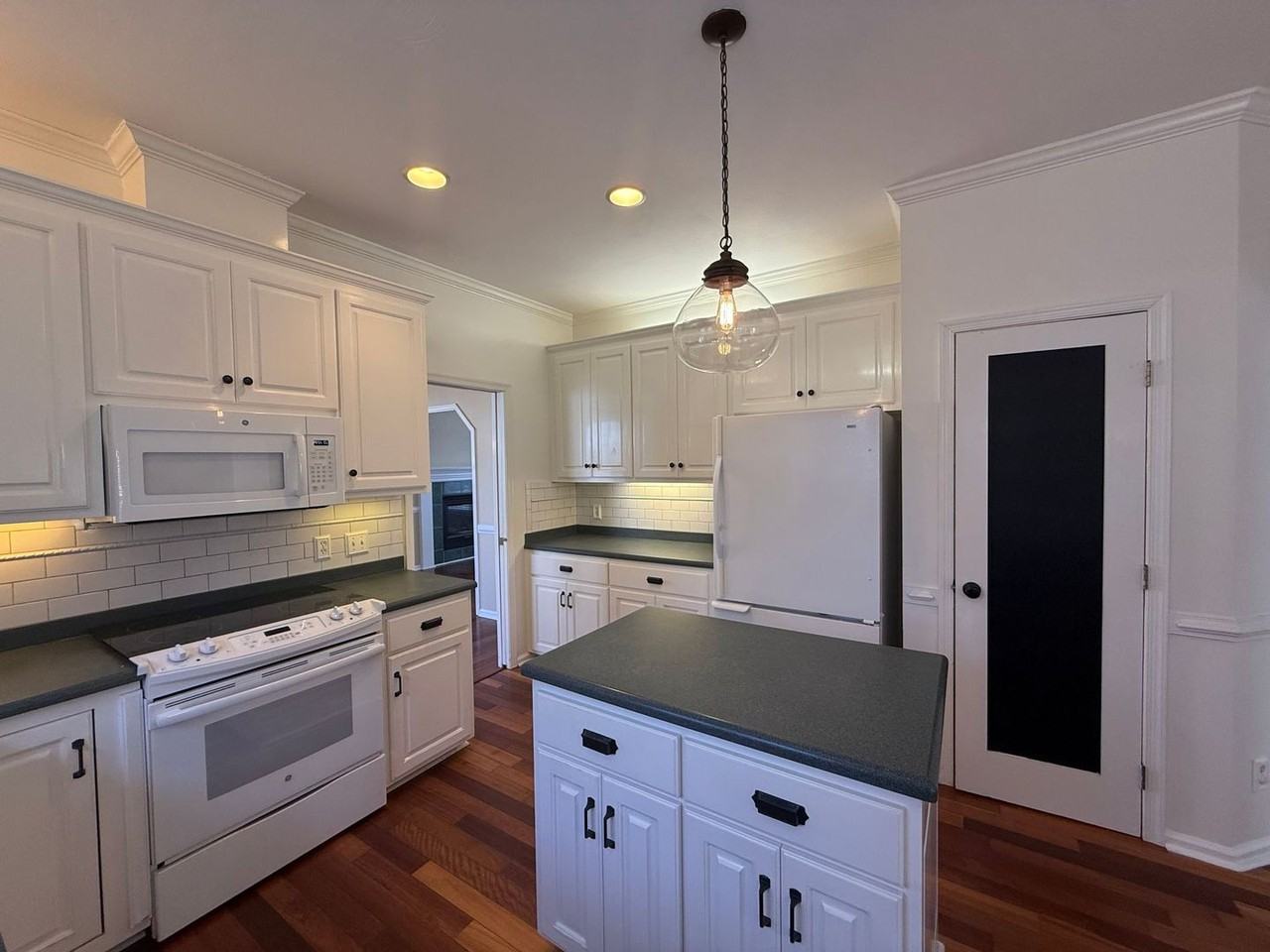 6204 Coachman Dr S - Photo 3 of 19
