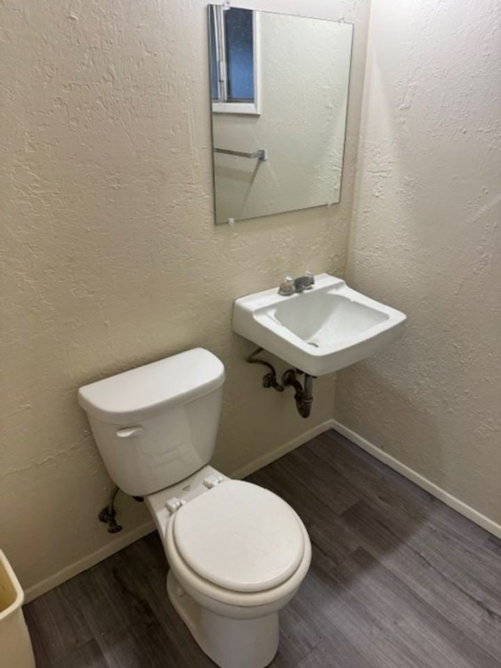 906 S Peach St - Photo 4 of 19