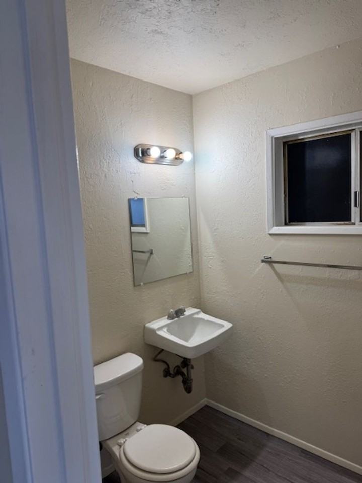 906 S Peach St - Photo 7 of 19