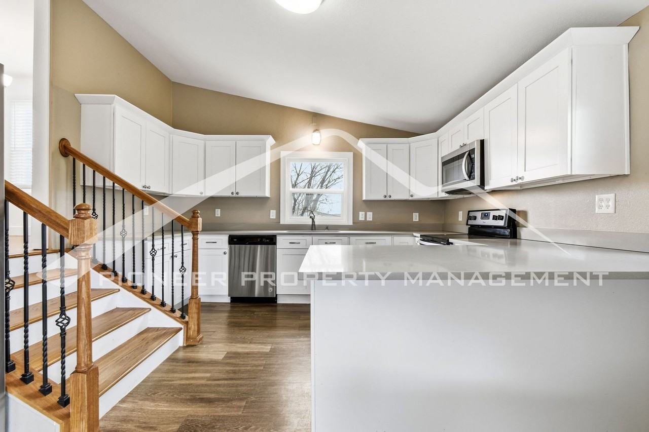 1398 W Alys Pl - Photo 7 of 31