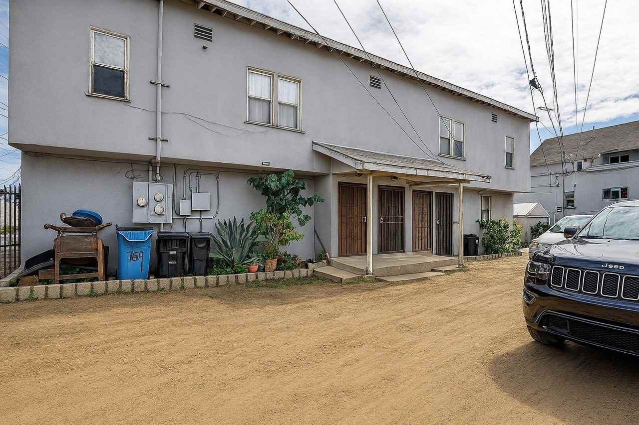 1157 E 21st St - Photo 6 of 28