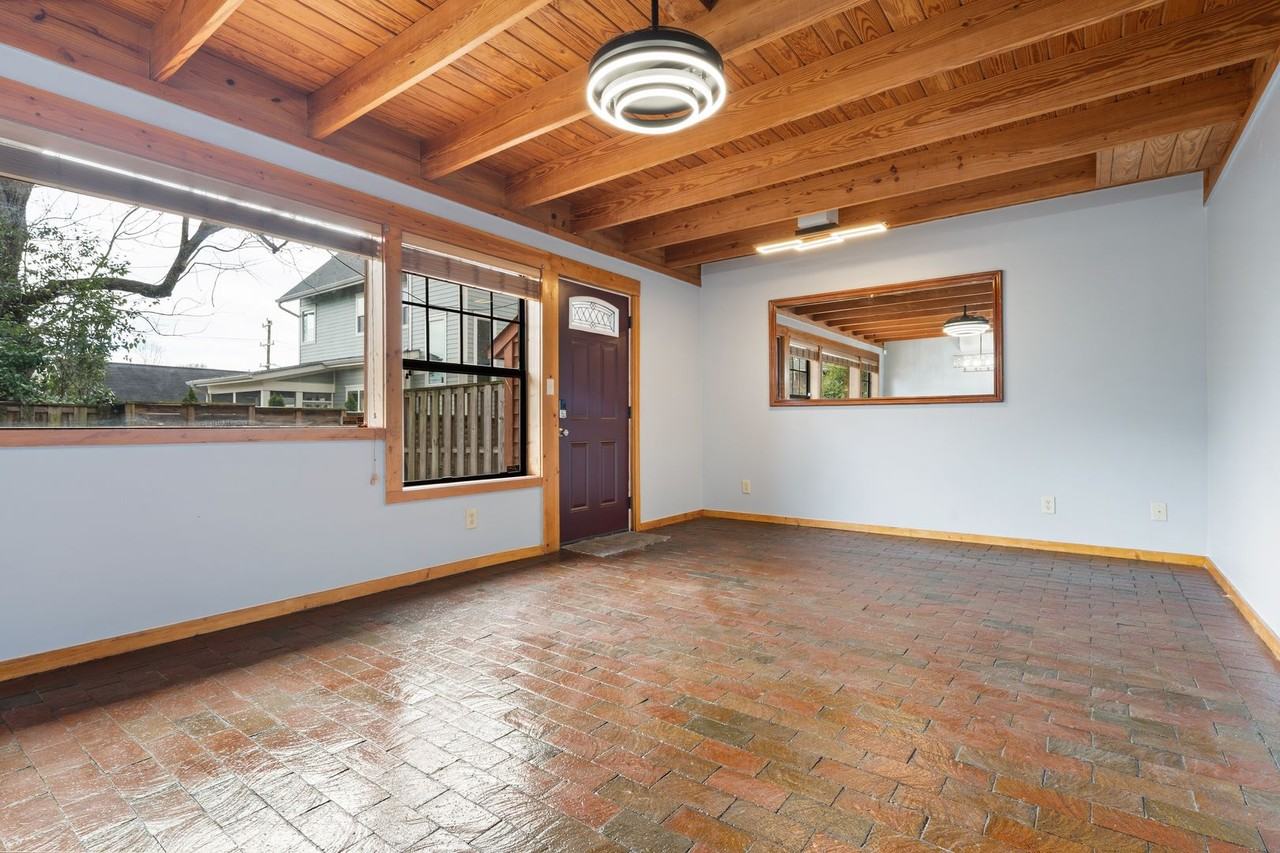 906 Glendale Ave Apt B - Photo 2 of 21