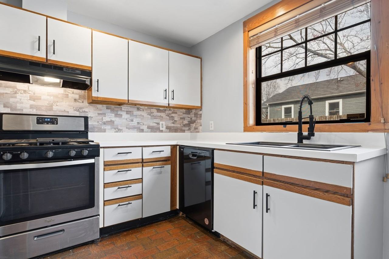 906 Glendale Ave Apt B - Photo 4 of 21