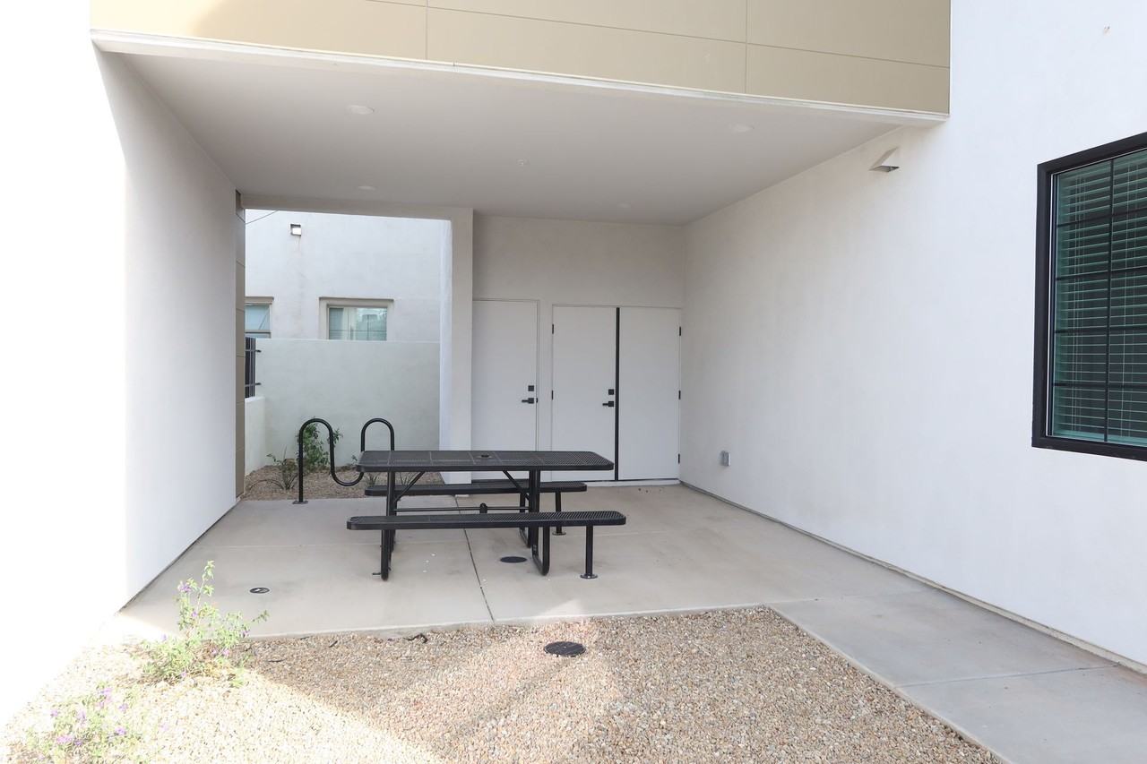 3017 - Photo 3 of 44