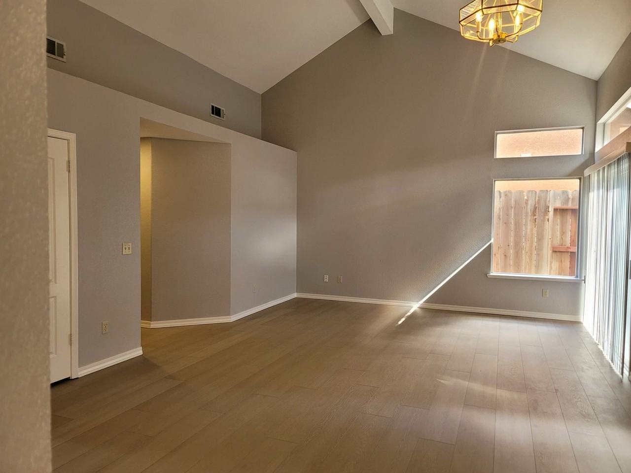 1521 Anconia St - Photo 4 of 25