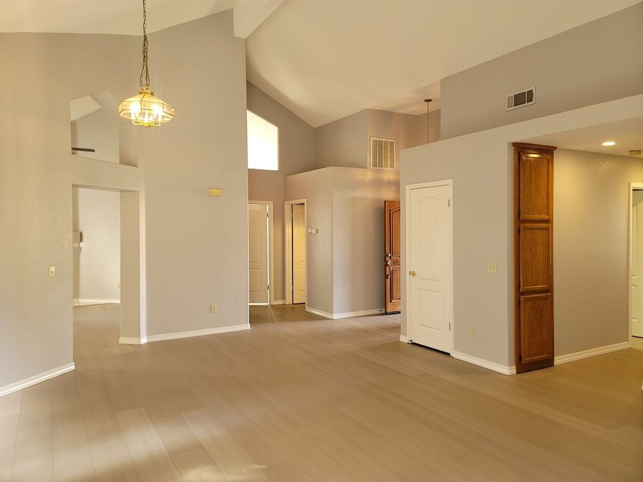 1521 Anconia St - Photo 5 of 25