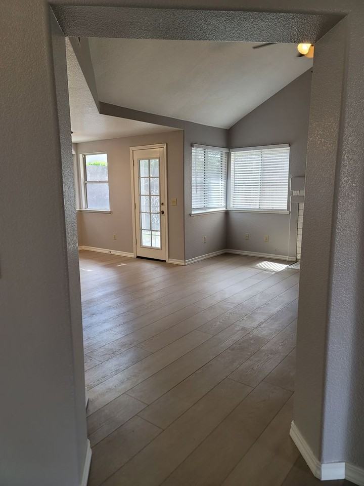 1521 Anconia St - Photo 6 of 25