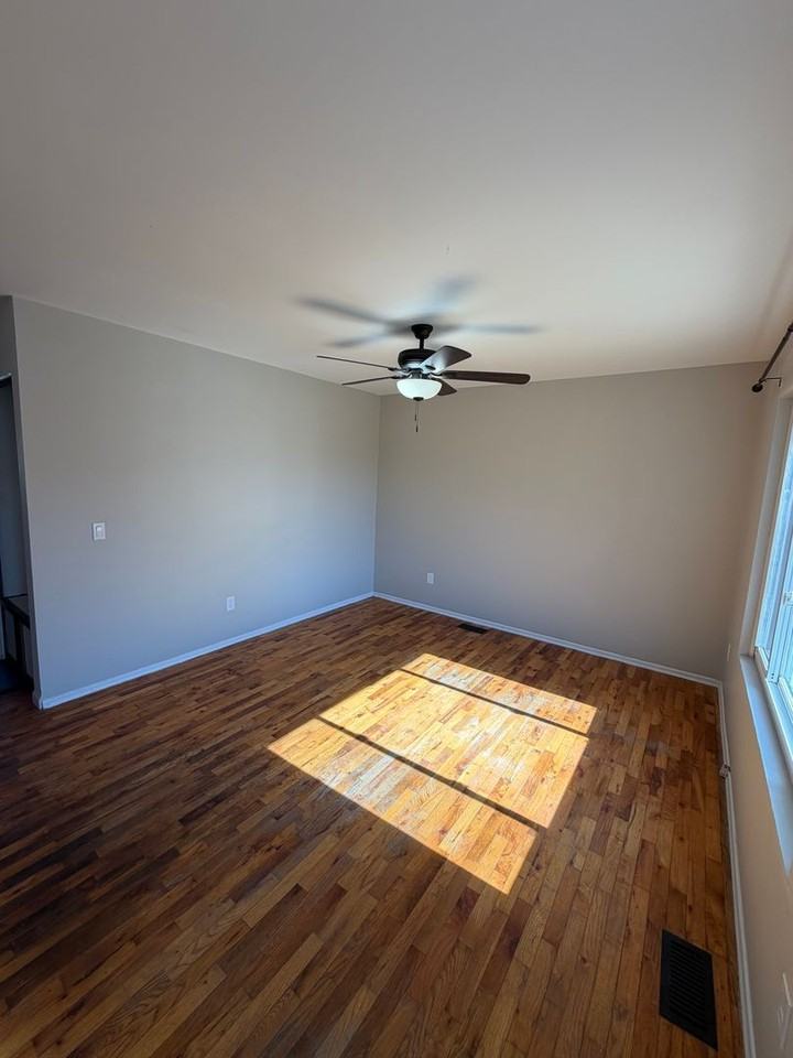 3400 Independence Ln - Photo 2 of 37