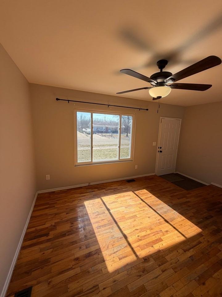 3400 Independence Ln - Photo 5 of 37