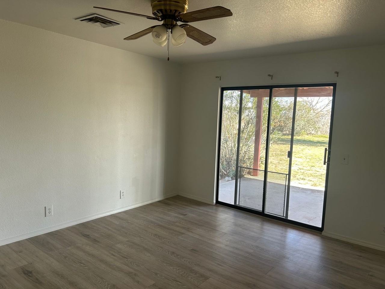 1206 E County 14th St - Photo 4 of 12