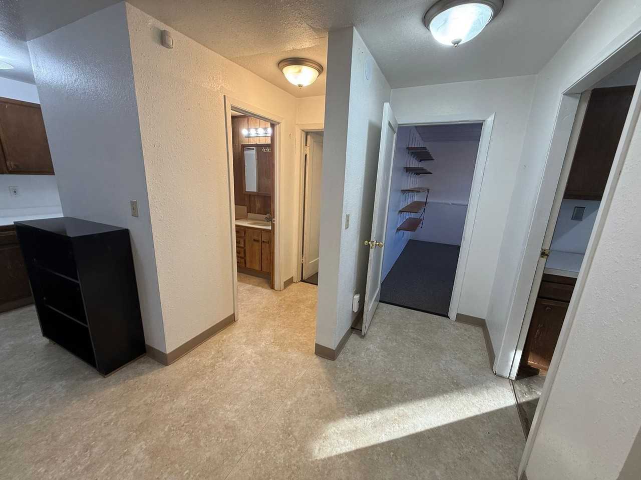 524 N Klevin St - Photo 4 of 14