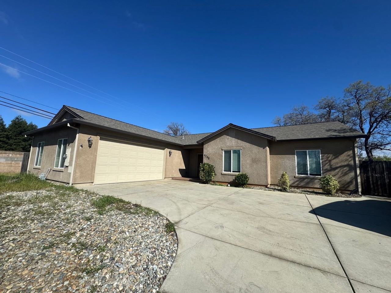 4288 Hazelwood Ct - Photo 2 of 23