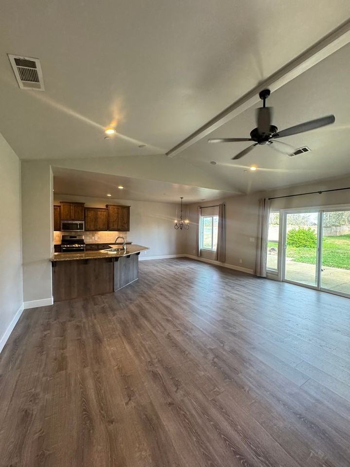 4288 Hazelwood Ct - Photo 4 of 23