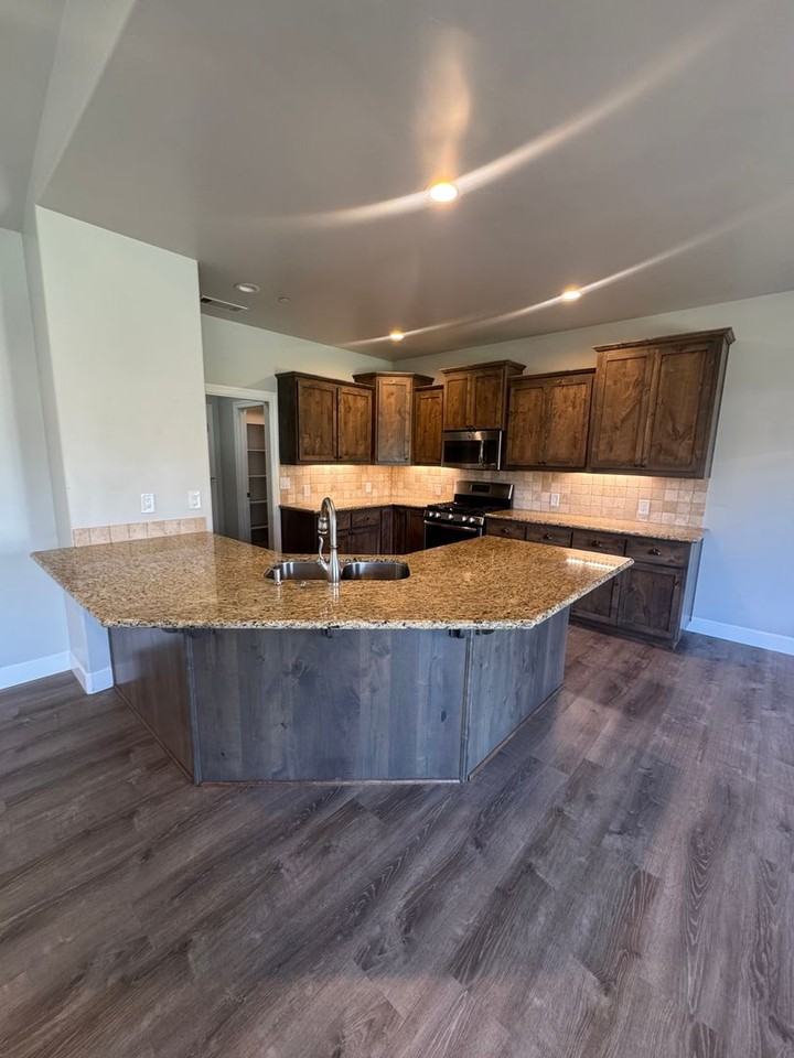 4288 Hazelwood Ct - Photo 5 of 23