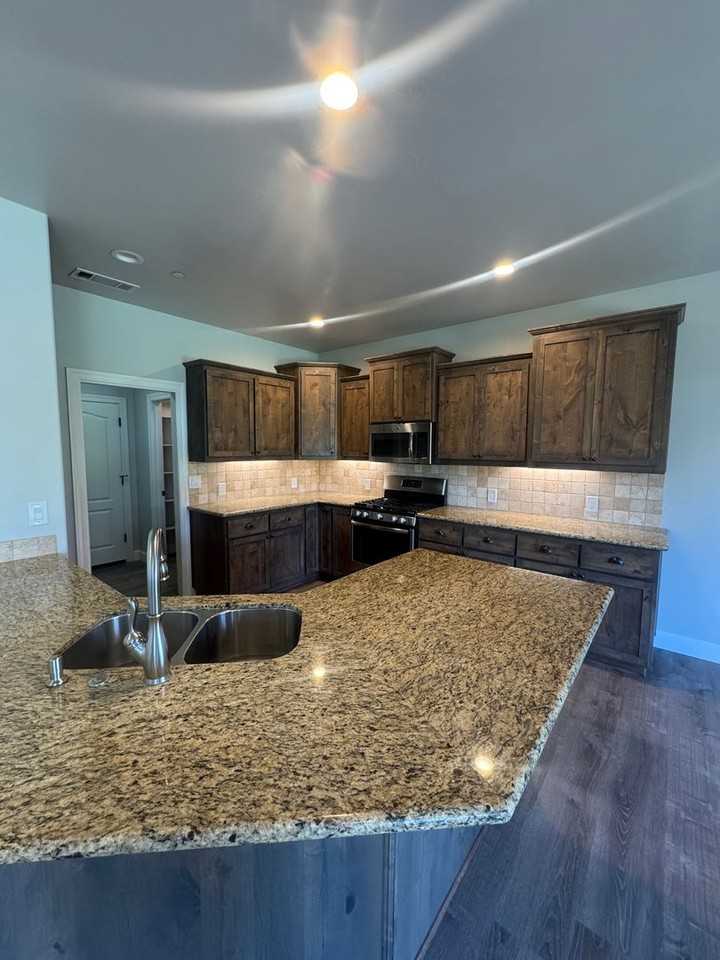 4288 Hazelwood Ct - Photo 6 of 23