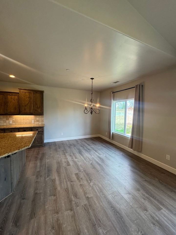 4288 Hazelwood Ct - Photo 7 of 23