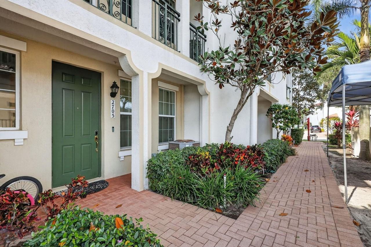 2705 Sw 119th Way #2705