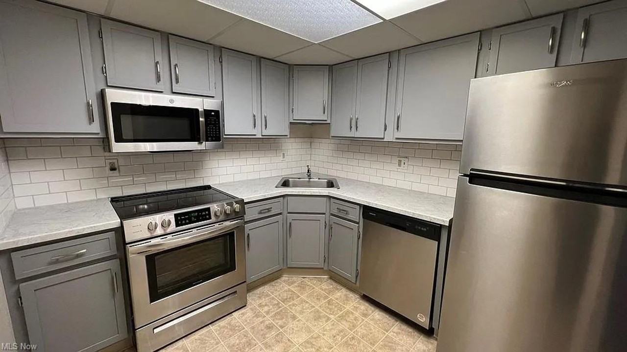 1263 Lost Nation Rd #22 - Photo 6 of 29