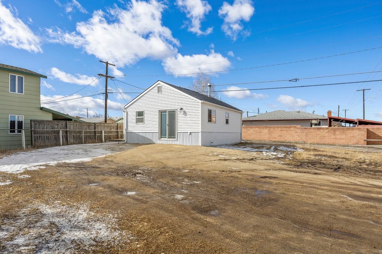 2403 S Main St - Photo 2 of 14