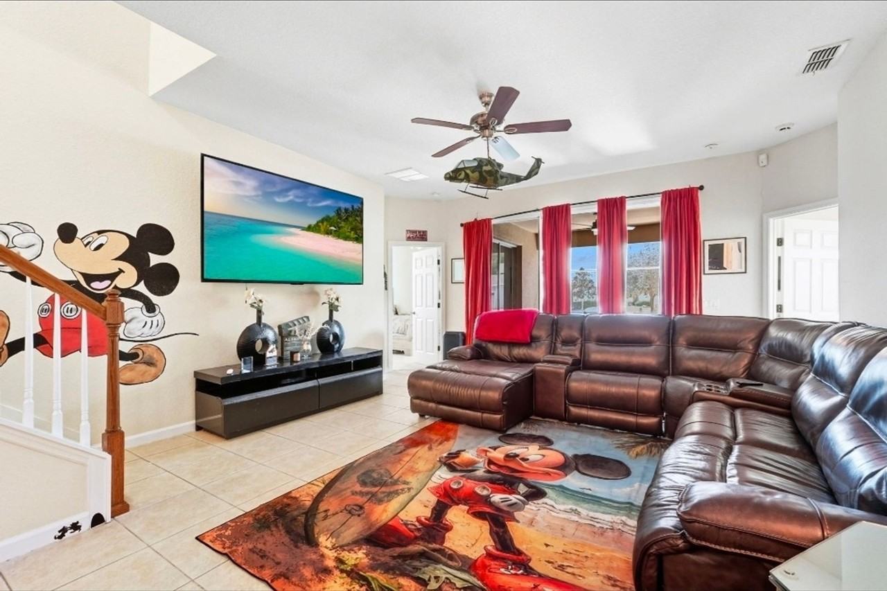 4980 Castle St W - Photo 4 of 19